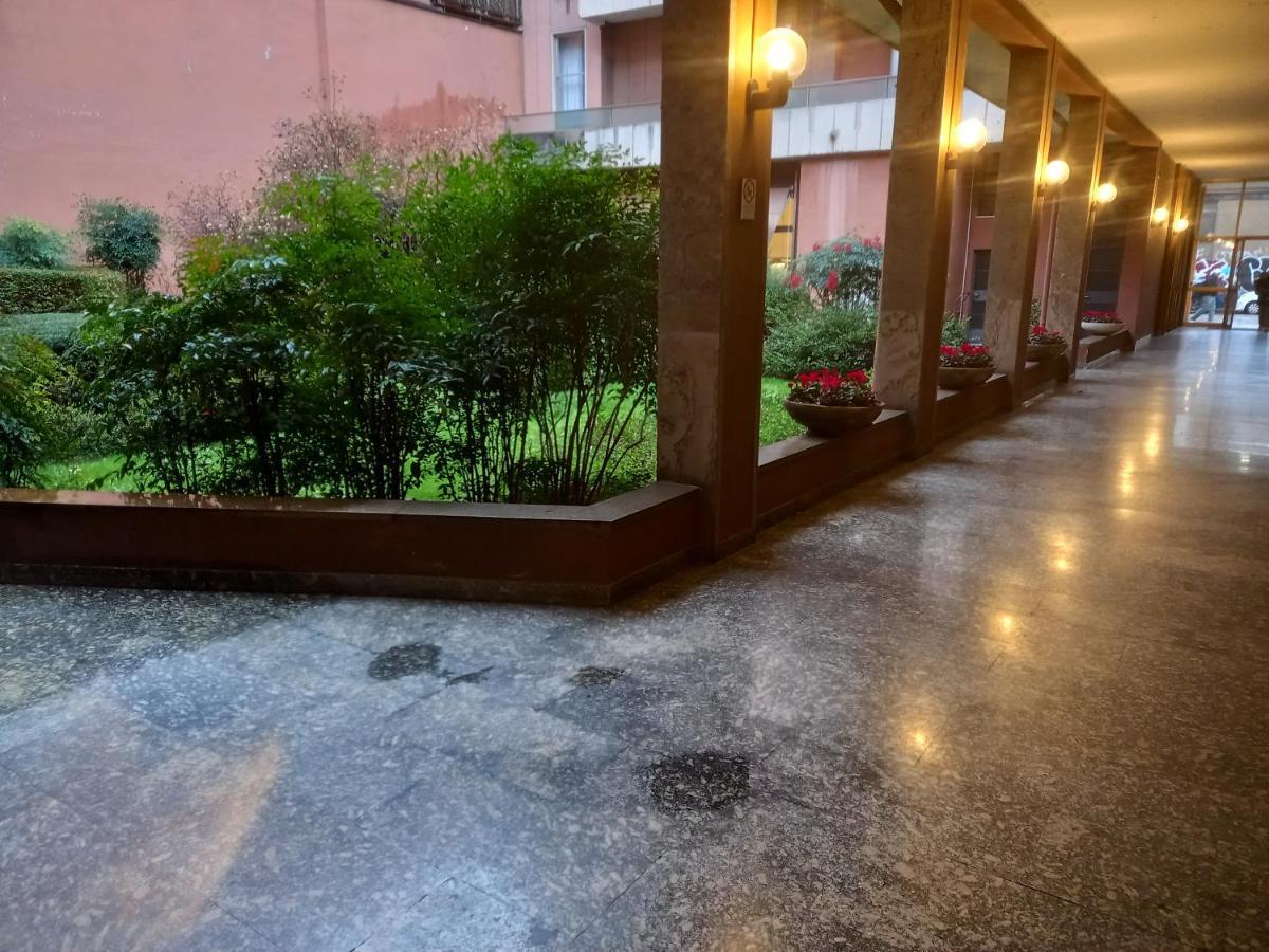 The Boheme Vintage Junior Suite ---- Cozy & Quiet & Comfortable With Private Bathroom & Fully Equipped Kitchenette & Cozy Balcony - Lift To 4Th Floor - Metro' Verde -Green Subway Porta Genova Milán Exteriér fotografie